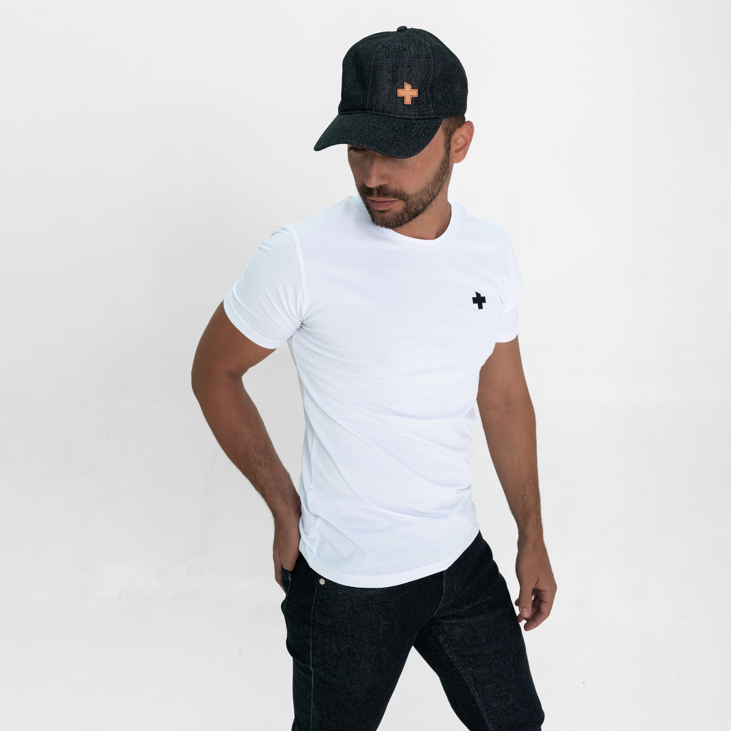 LOGO T - WHITE CREW